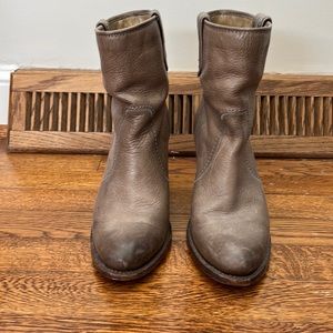 Frye pull on ankle boots, size 8, gray